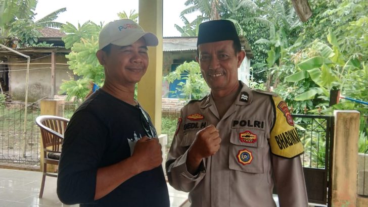 Bhabinkamtibmas Polsek Balaraja Polresta Tangerang giat Sambang warga door to door di Darkum Polsek BalarajaBhabinkamtibmas Polsek Balaraja Polresta Tangerang giat Sambang warga door to door di Darkum Polsek Balaraja