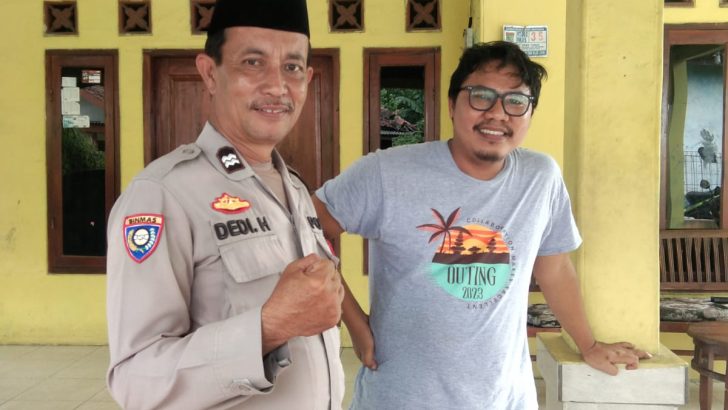 Bhabinkamtibmas Polsek Balaraja Polresta Tangerang giat Sambang warga door to door di Darkum Polsek BalarajaBhabinkamtibmas Polsek Balaraja Polresta Tangerang giat Sambang warga door to door di Darkum Polsek Balaraja