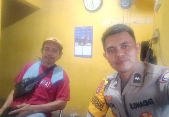 Tekan gangguan kamtibmas Personil Polsek Cisoka Melaksanakan Giat Polisi RW