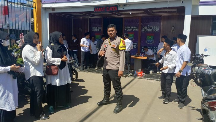 Personil Polsek Mauk Polresta Tangerang Briptu Chandra Sambang Dengarkan Keluhan Masyarakat