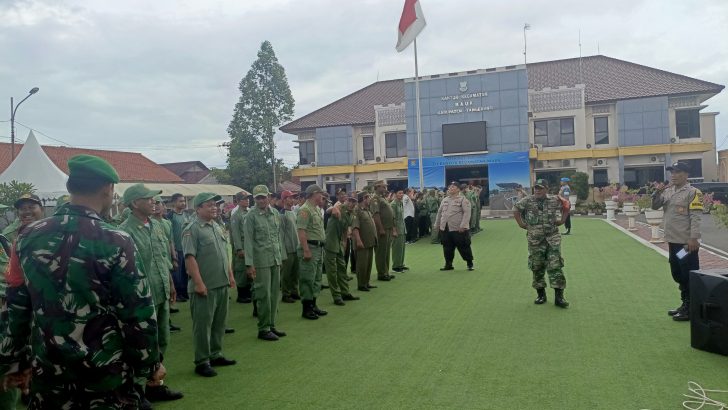 Siap Menjaga TPS Anggota Linmas Mendapat Pelatihan dari 3 Pilar Polsek Mauk