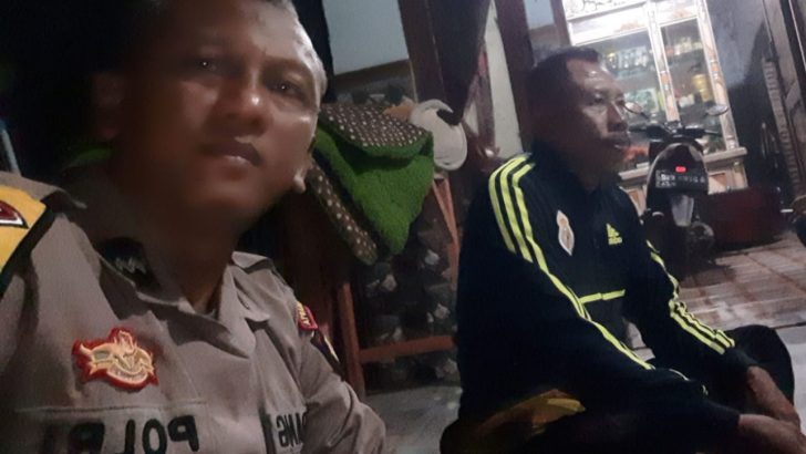 Kesigapan Polisi RW Polsek Kresek dalam segala permasalahan diwilayah, Bhabinkamtibmas Polsek Kresek kunjungi warga di Desa.