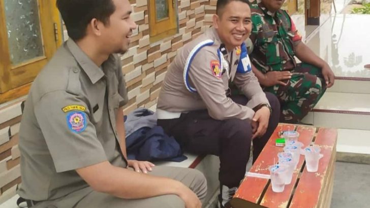 Pastikan wilayah aman dan upaya pencegahan Guantibmas di Wilayah, Polsek Kresek dan Koramil 07 Kresek lakukan giat Patroli Mobile dan Dialogis.