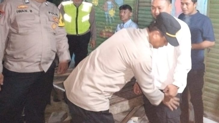 Pastikan wilayah aman dan upaya pencegahan Guantibmas di Wilayah, Polsek Kresek lakukan giat Patroli Mobile malam hari.
