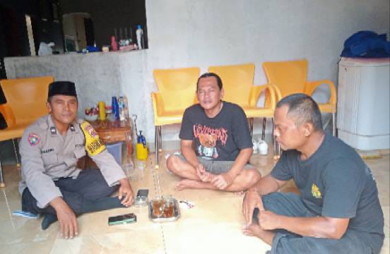 Upaya pendekatkan diri kepada masyarakat, Polsek Kresek kunjungi warga di Desa dalam rangka Program Polisi RW.