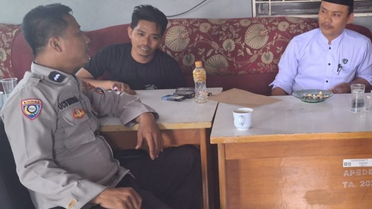 Polsek Kresek sambangi kantor Desa sebagai bentuk menjalin Sinergitas dengan Aparatur Desa