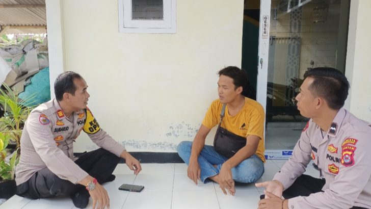 Pastikan Pemilu 2024 berjalan aman dan damai, Kasiwas Polresta Tangerang beserta anggota melaksanakan sambang ke Rumah Tokoh Pemuda Kecamatan Tigaraksa.