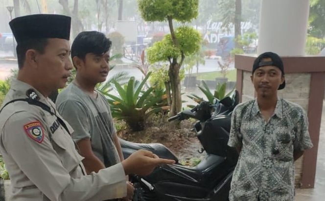 Sambang Preemtif dan Preventif, Bhabinkamtibmas Polsek Balaraja Polresta Tangerang Ajak Warga Menjadi Mitra PolriSambang Preemtif dan Preventif, Bhabinkamtibmas Polsek Balaraja Polresta Tangerang Ajak Warga Menjadi Mitra Polri