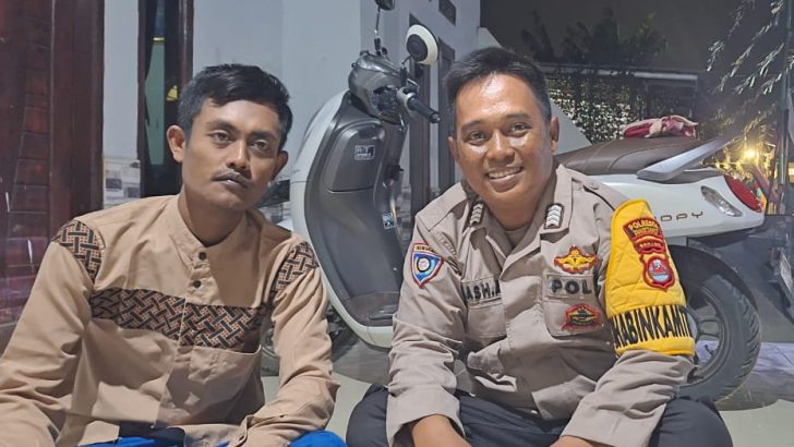 Kesigapan Polisi RW Polsek Kresek dalam segala permasalahan diwilayah, Bhabinkamtibmas Polsek Kresek kunjungi warga di Desa.