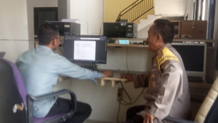 Polsek Kresek sambangi kantor Desa sebagai bentuk menjalin Sinergitas dengan Aparatur Desa