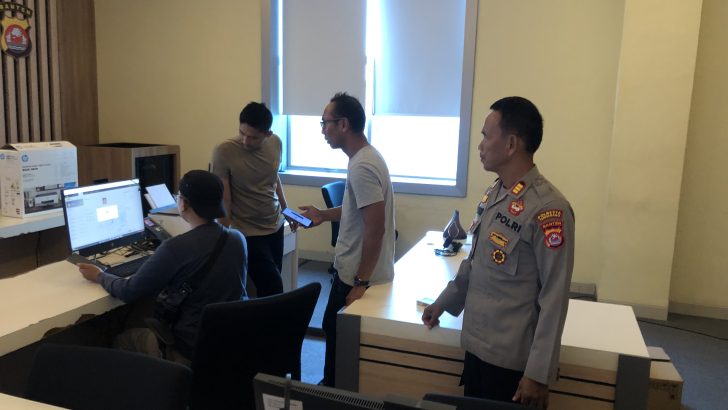 Personil Sitik Polresta Tangerang Melakukan Pengecekan 110
