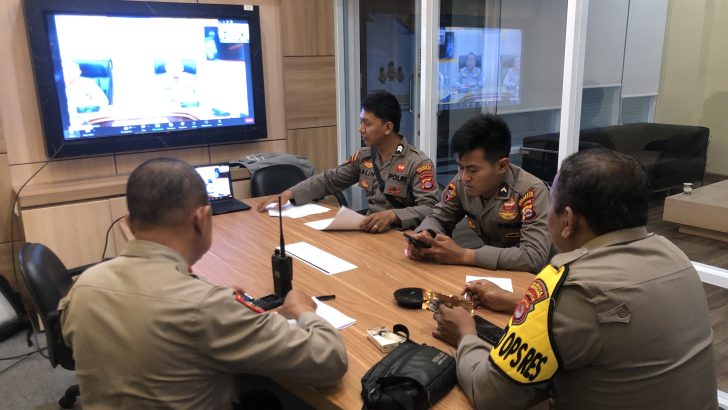 Personil Sitik Melakukan Penyiapan Zoom Siskamtibmas Jajaran