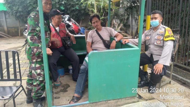 Binamas dan Babinsa desa Mekarsari bersama warga ciptakan lingkungan aman dan kondusif