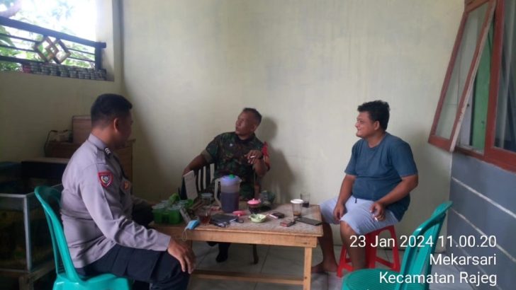 Binamas dan Babinsa desa Mekarsari sambangi warga didesa binaannya