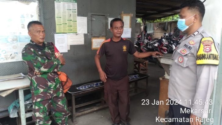 Binamas dan Babinsa desa Mekarsari patroli dan berikan edukasi Kamtibmas kpd masyarakat