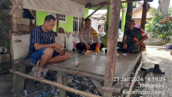 Binamas dan Babinsa desa Mekarsari sambang ke tokoh masyarakat