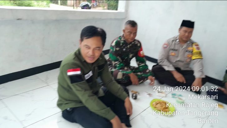 Binamas dan Babinsa Desa Mekarsari sambangi tokoh masyarakat setempat