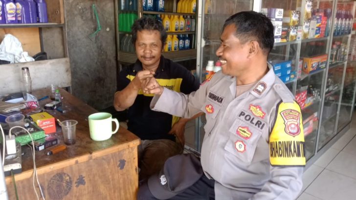 Binamas kelurahan Sukatani Aiptu Siswadi melaksanakan sambang ke masyarakat