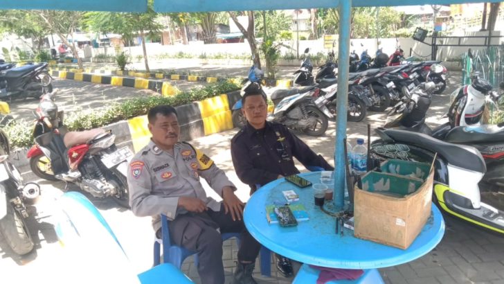 Personilnpolsek Rajeg melaksanakan patroli dan sambang ke masyarakat