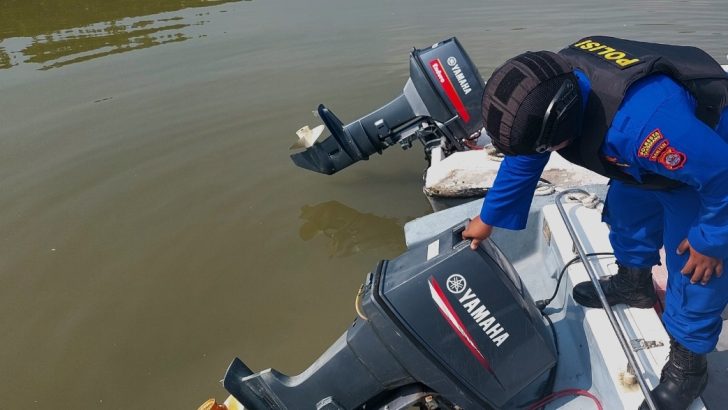 Pastikan Seluruh Peralatan Dalam Keadaan Aman, Satpolairud Polresta Tangerang Lakukan Pengecekan Kapal Pagi Hari