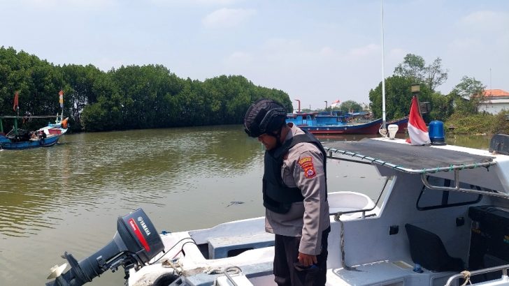 Pastikan Seluruh Peralatan Dalam Keadaan Aman, Satpolairud Polresta Tangerang Lakukan Pengecekan Kapal Pagi Hari