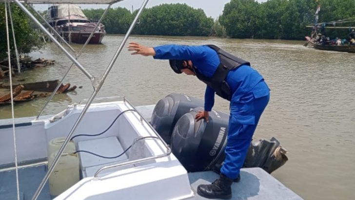 Pastikan Seluruh Peralatan Dalam Keadaan Aman, Satpolairud Polresta Tangerang Lakukan Pengecekan Kapal Pagi Hari