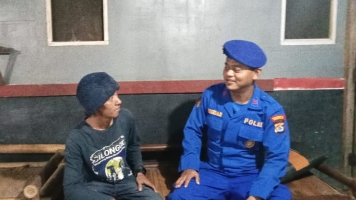 Sampaikan Himbauan Kamtibmas Satpolairud Laksanakan Patroli Barcode di Pulo Cangkir Malam Hari