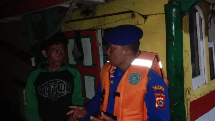 Patroli Di Wilayah Perairan Lontar Banten Oleh Personel Sat Polairud Polresta Tangerang