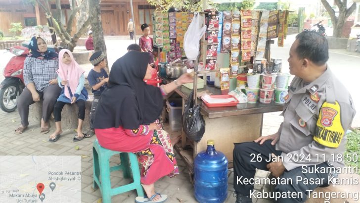 Bhabinkamtibmas Sampaikan Pesan Kamtibmas di massa jelang pesta demokrasi pemilu 2024,