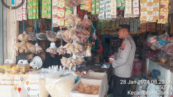 Personil Satbinmas sambangi toko sembako, Cek Ketersediaan Bahan-Bahan Pokok dan Sampaikan himbauan kamtibmas