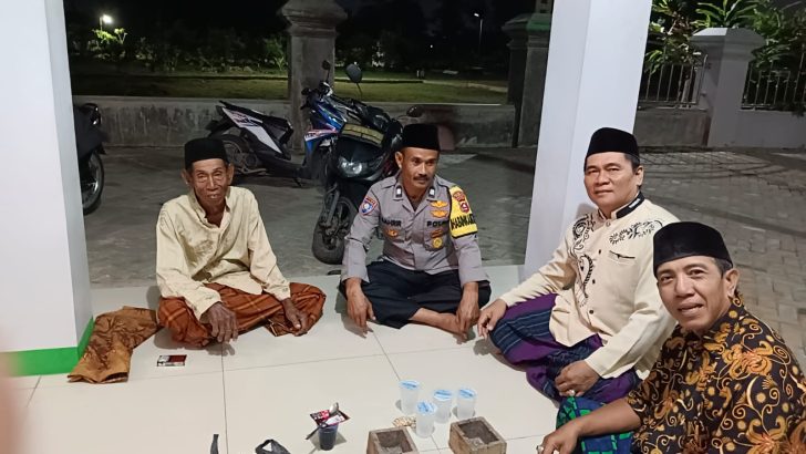 Bhabinkamtibmas desa SukaHarja Sambangi Tokoh masyarakat .