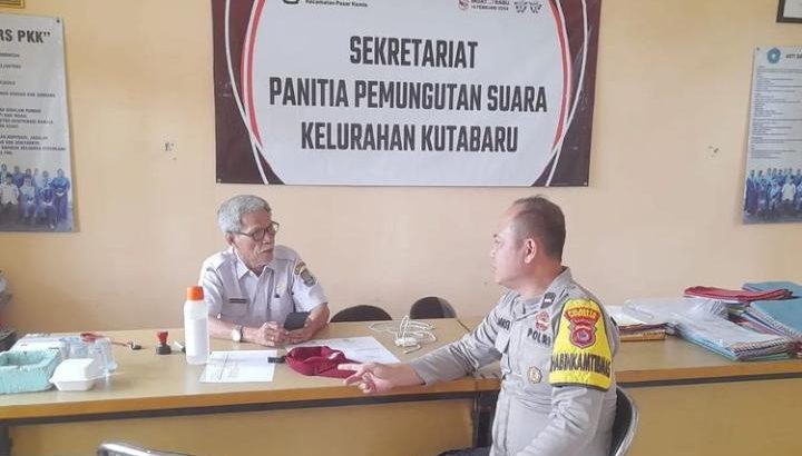 Bhabinkamtibmas Kel.Kutabaru Sambangi Sekretariat panitia pemungutan suara Kel. Kuta Baru .