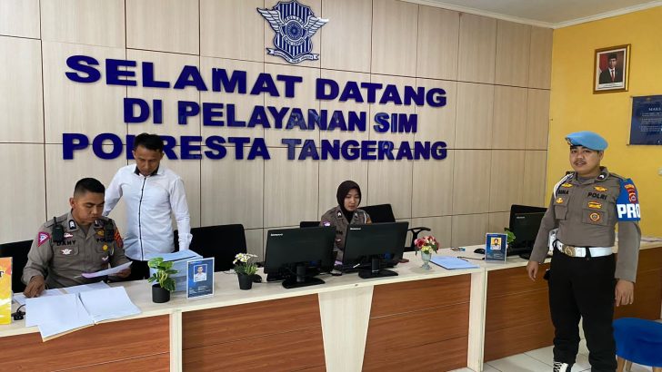 MELAKSANAKAN PENGECEKAN PETUGAS SATPAS SIM POLRESTA TANGERANG OLEH PIKET SIPROPAM POLRESTA TANGERANG