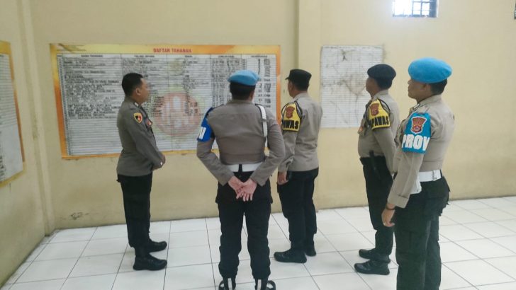Pawas AKP I Made Artana beserta piket Provos melaksanakan pengecekan jumlah Tahanan pada Rutan Sattahti Polresta Tangerang