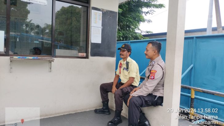 Patroli Dialogis Brupka Landung  Ajak Warga Jaga Kamtibmas dan Sukseskan Pemilu damai 2024