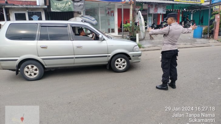 Unit Samapta Polsek Pasar Kemis Laksanakan Gatur Lalin Sore
