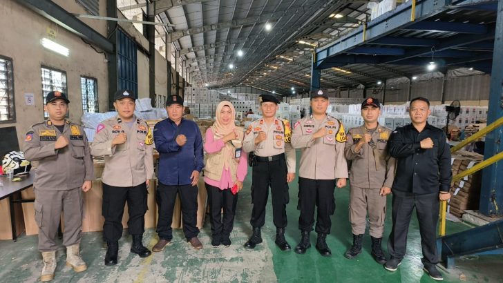 Ops Mantap Brata Anggota SatSamapta Melaksanakan Pengamanan 1×24 Jam di Gudang Logistik Pemilu Kab. Tangerang Menjelang Pemilu 2024