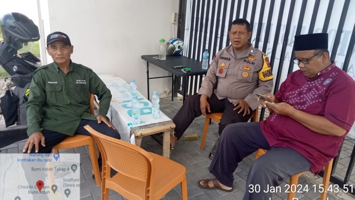 Sambangi Desa Binaan, Bhabinkamtibmas Sampaikan Pesan Kamtibmas Kepada Warga