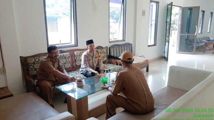 Babinkamtibmas Bripka Aji Melaksanakan Kegiatan Program Coolling System .