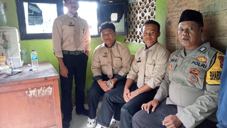 Babinkamtibmas Desa Pangadegan Patroli dialogis.