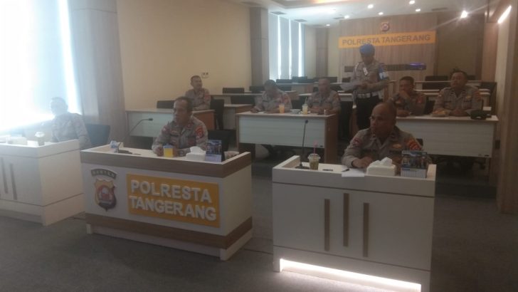 Personil Satbinmas mengikuti Rapat anev Kinerja Bhabinkamtibmas untuk menciptakan pemilu damai 2024