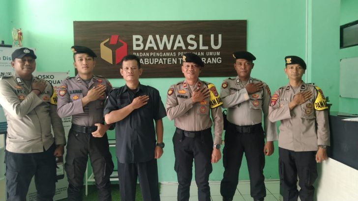 Ops Mantap Brata Anggota SatSamapta Melaksanakan Pengamanan 1×24 Jam di Bawaslu Menjelang Pemilu 2024