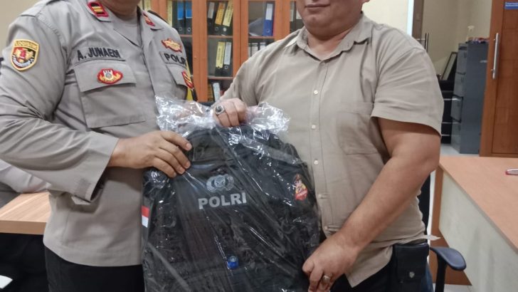 Pembagian Kaporlap oleh Baglog Polresta Tangerang