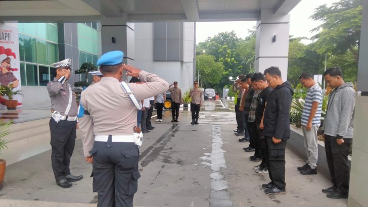 Wakasat Reskrim memimpin apel serah terima