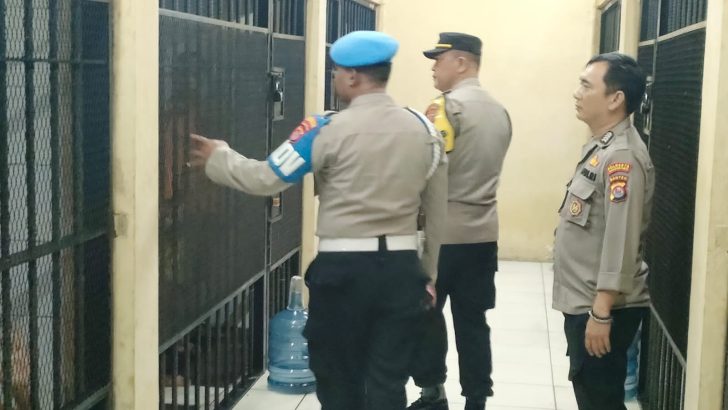 PENGECEKAN RUANG TAHANAN POLRESTA TANGERANG SECARA RUTIN OLEH PIKET SIPROPAM POLRESTA TANGERANG