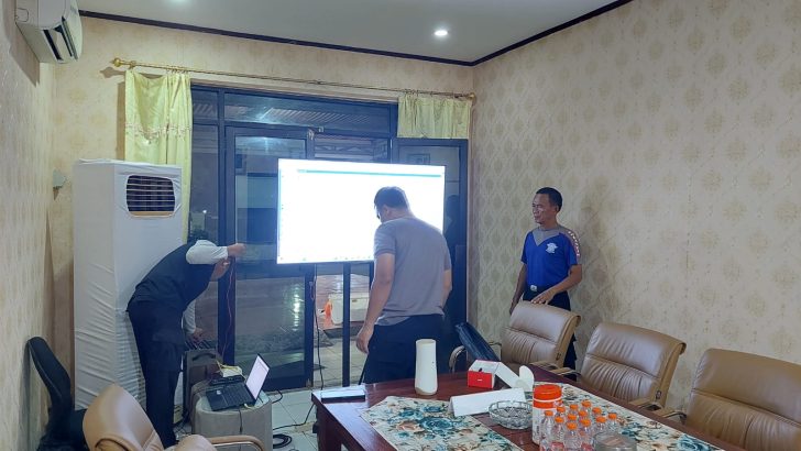 Persoinil Sitik Polresta Tangerang Melakukan Penyiapan Zoom Meeting