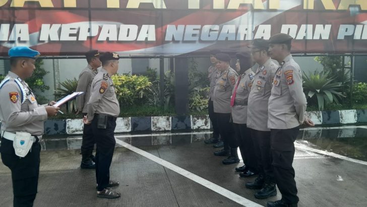 PENGECEKAN ANGGOTA PADA APEL FUNGSI PAMOBVIT OLEH SIPROPAM POLRESTA TANGERANG