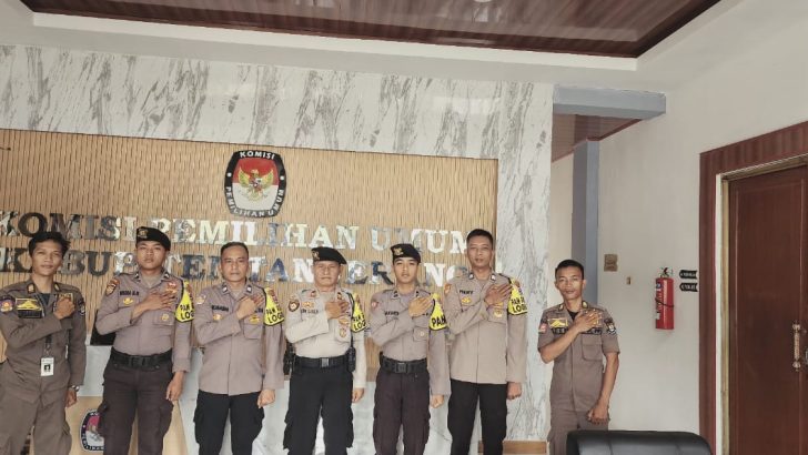 STAF SIKEU MELAKSANAKAN PENGAMANAN GUDANG KPU KAB TANGERANG