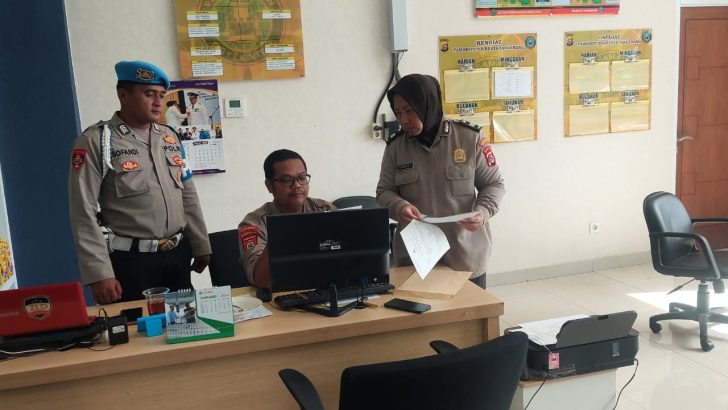 PENGECEKAN ANGGOTA PADA APEL FUNGSI SAT PAMOBVIT OLEH SIPROPAM POLRESTA TANGERANG 