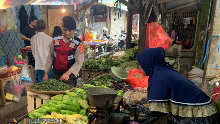 Patroli Barcode Di sekitaran Ecopolis Citra Raya Kab. Tangerang dilaksanakan oleh Anggota Turjawali Sat Samapta Polresta Tangerang memberikan pesan kamtibmas Kepada Masyarakat.